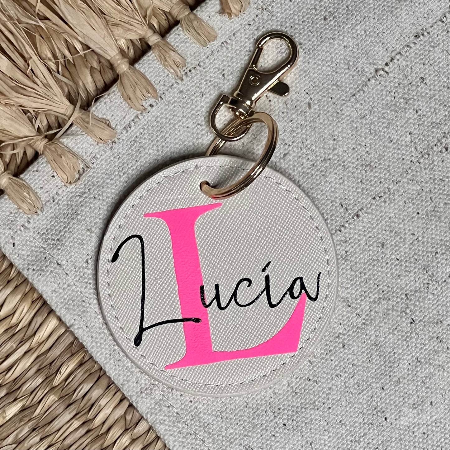 Llavero personalizado rosa flúor