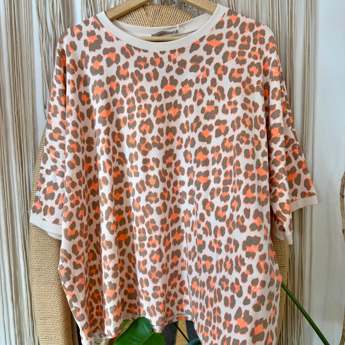 Camiseta animal print flúor
